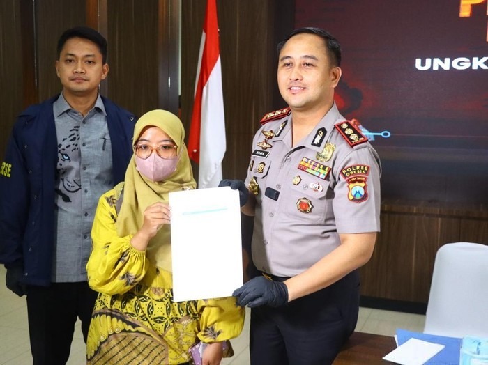 Lega! Uang Wanita Gresik yang Diperas Debt Collector Pinjol Ilegal Akhirnya Kembali Utuh