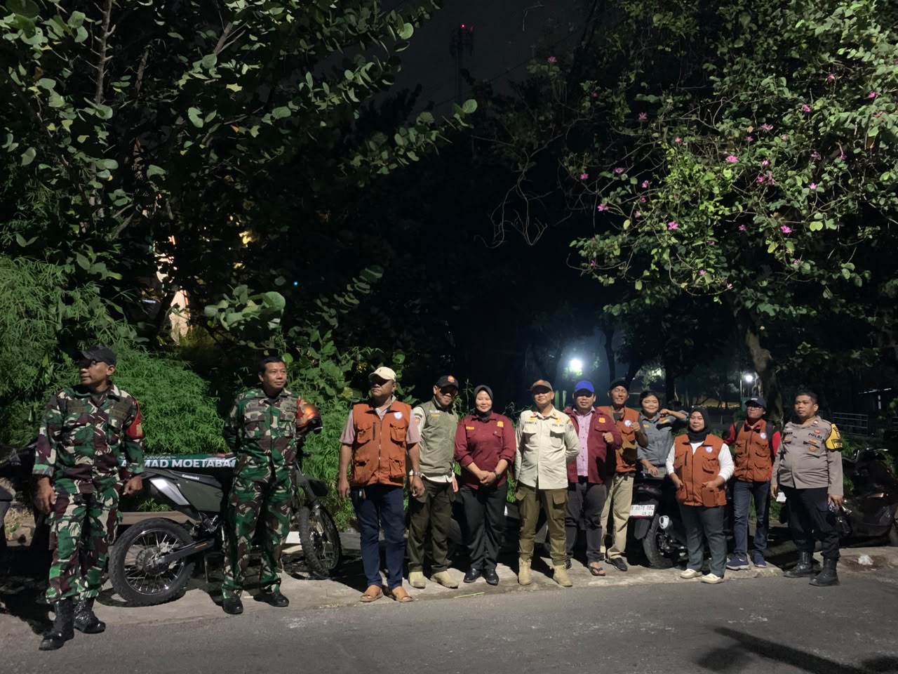 Cegah Tawuran dan Kenakalan Remaja, Koramil 07/Cipayung Bersama Komduk Gelar Patroli/Siskamling