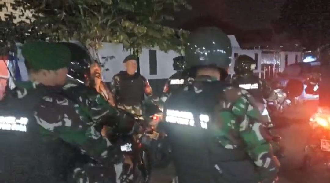 Patroli Malam Babinsa dan Komduk, Bentuk Nyata Kemanunggalan TNI Dengan Rakyatnya