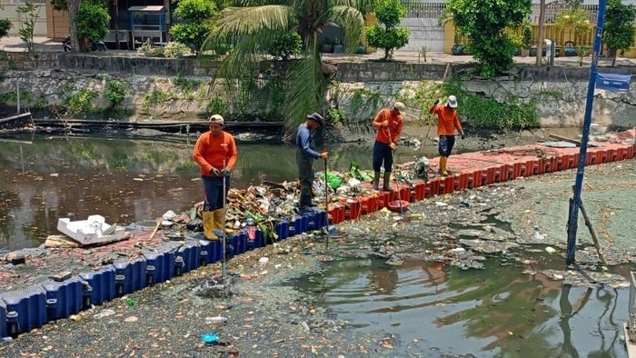 Pembersihan Tumpukan Sampah di Kali Tebu Surabaya Terus Berlanjut, Upaya Pemulihan Lingkungan Ditingkatkan