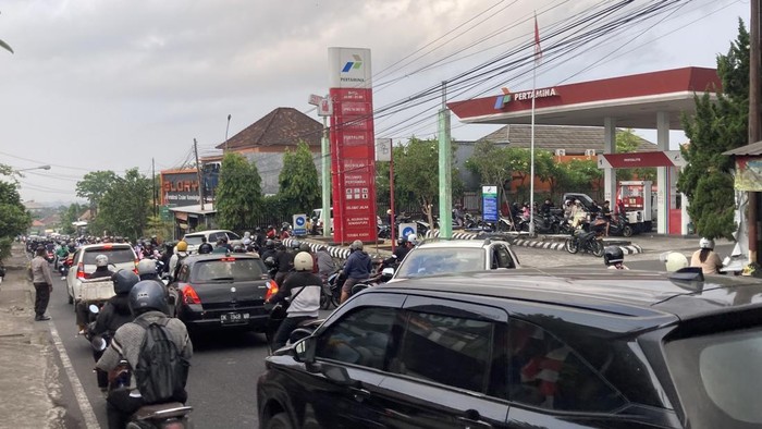 Pertamina Ungkap Penyebab BBM Langka di Bali, Kapal Tanker Terkendala Bongkar Muat hingga Picu Antrean Panjang