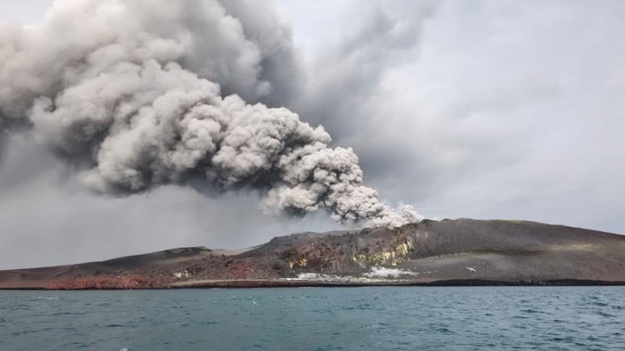 Gunung Anak Krakatau Erupsi Tiga Kali pada Rabu Malam, Letusan Terakhir Berlangsung 9 Menit