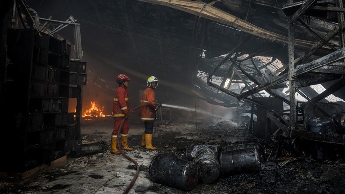 Kebakaran di Jatiuwung Tangerang Belum Padam hingga Hari Ketiga, 10 Gudang Dilalap Api
