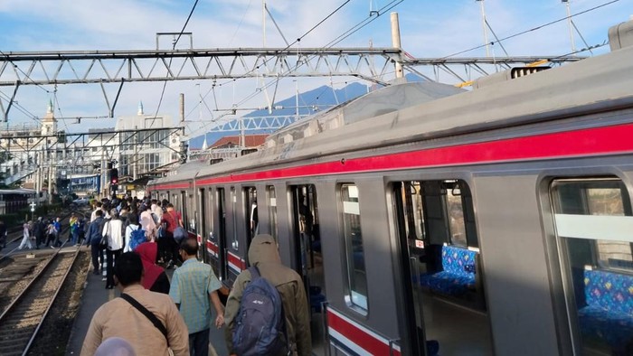 7 Perjalanan KRL Lintas Bogor Dibatalkan Jumat Pagi akibat Gangguan Sarana, Cek Daftar Jadwalnya