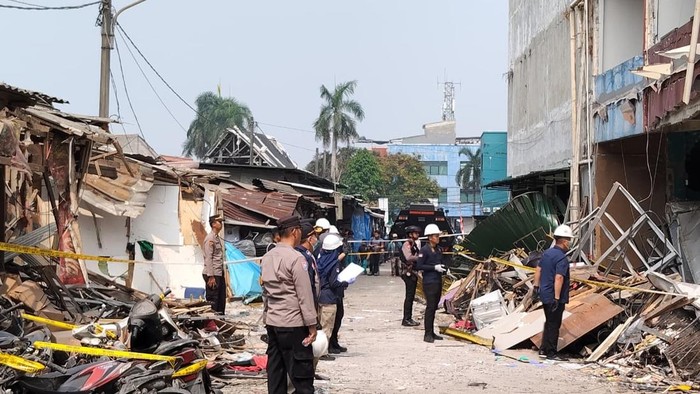 Ledakan Dahsyat di Pasar Cimanggis Tangsel Tewaskan 2 Orang, Puing Ruko dan Kendaraan Berserakan