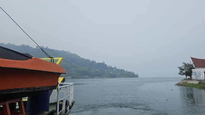 Kabut Asap Karhutla Ganggu Penyeberangan Danau Toba, Jarak Pandang di Sejumlah Titik Kurang dari 1 Kilometer